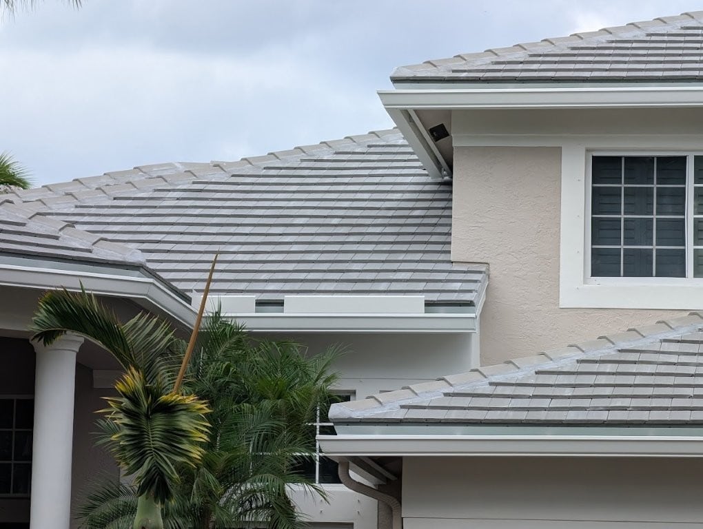 Close-up of Saxony 900 Slate tile profile showing shadow line