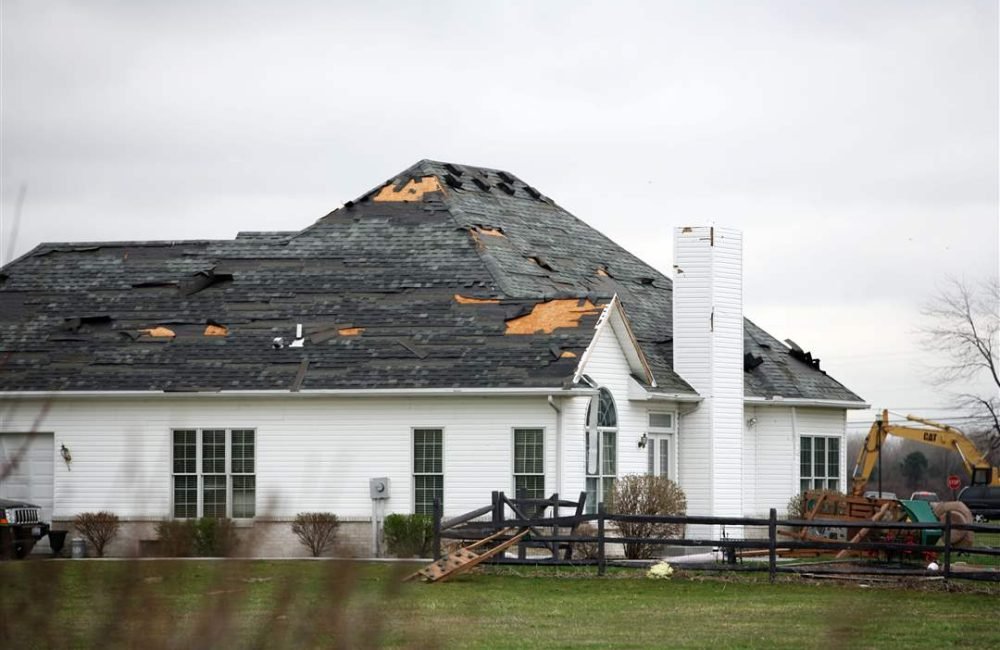 Oregon-Storm-Eagles-Landing-roof.jpg